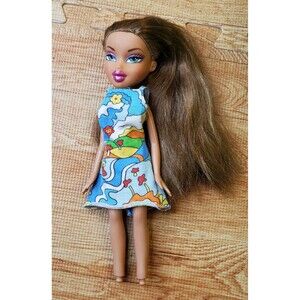 Bratz Doll Light Brown Hair Green Eyes Dark Pink Lips MGA 2001